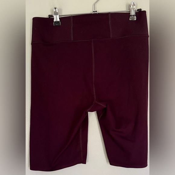Uniqlo Women’s Bike Shorts - Maroon - Picture 2 of 4